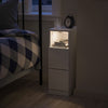 SoBuy FBT149-E-WG, Wąski Stolik Nocny z Ładowaniem i Czujnikiem LED, 20x35x60cm | 20 cm Szeroki Stolik Nocny z Wycięciem na Listwę, Oszczędność Miejsca do Małych Pomieszczeń, Biały Wygląd Drewna